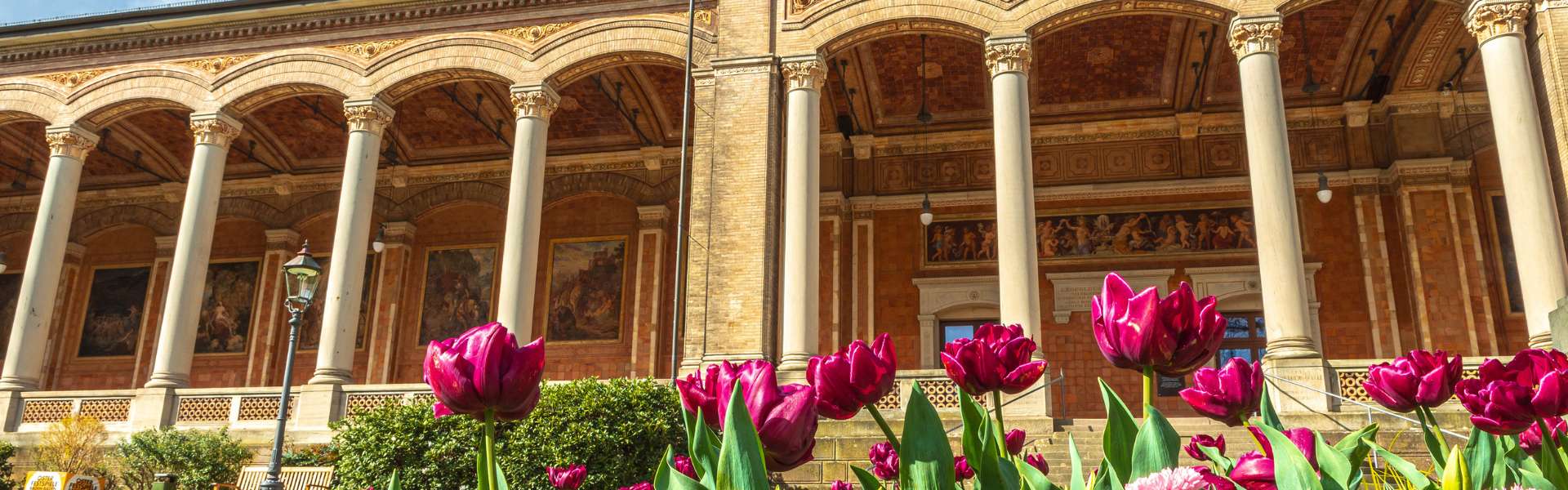 WEB Baden-Baden_Trinkhalle_Frühling